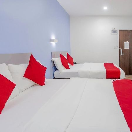 Oyo 637 Fox Hotel Quezon City Extérieur photo