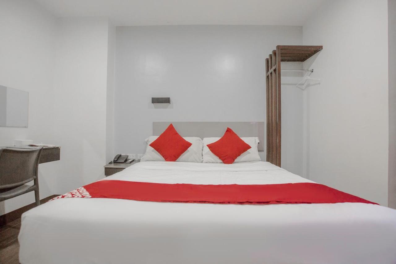 Oyo 637 Fox Hotel Quezon City Extérieur photo