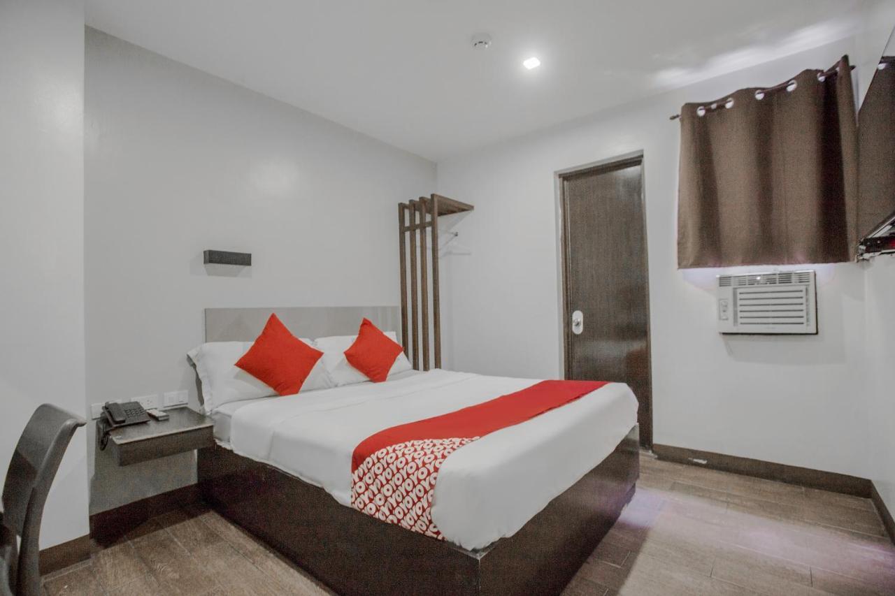 Oyo 637 Fox Hotel Quezon City Extérieur photo