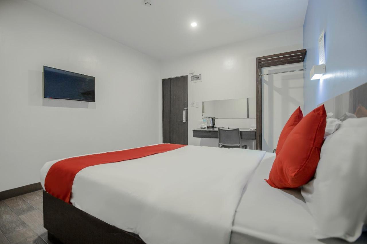 Oyo 637 Fox Hotel Quezon City Extérieur photo