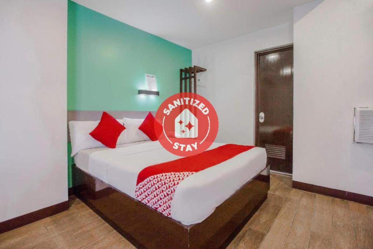 Oyo 637 Fox Hotel Quezon City Extérieur photo