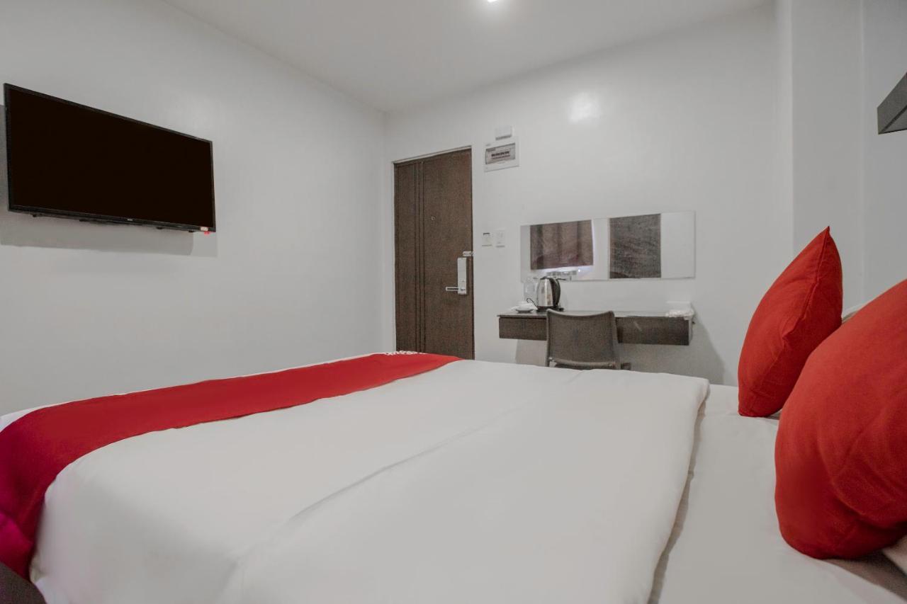 Oyo 637 Fox Hotel Quezon City Extérieur photo