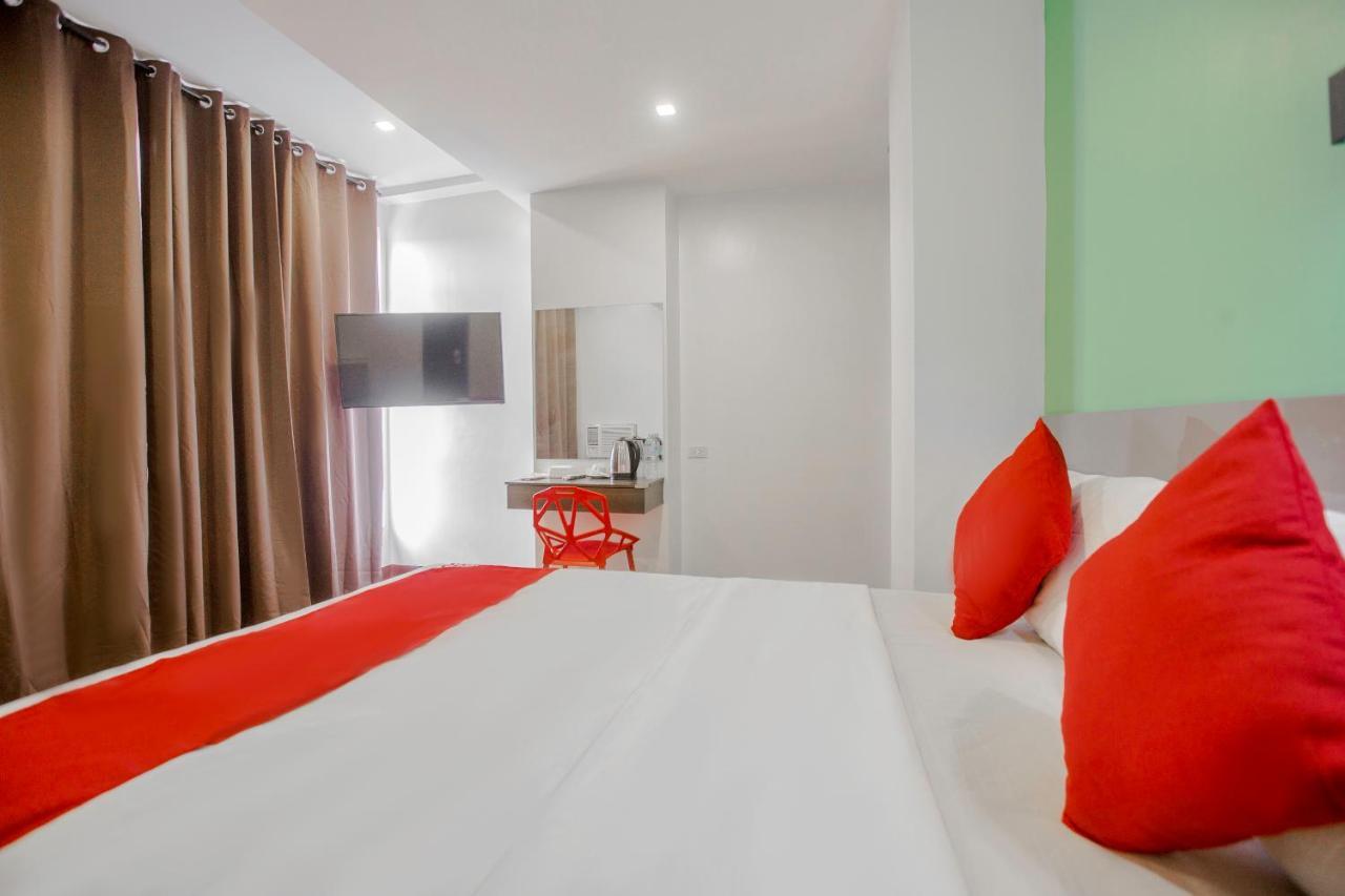 Oyo 637 Fox Hotel Quezon City Extérieur photo