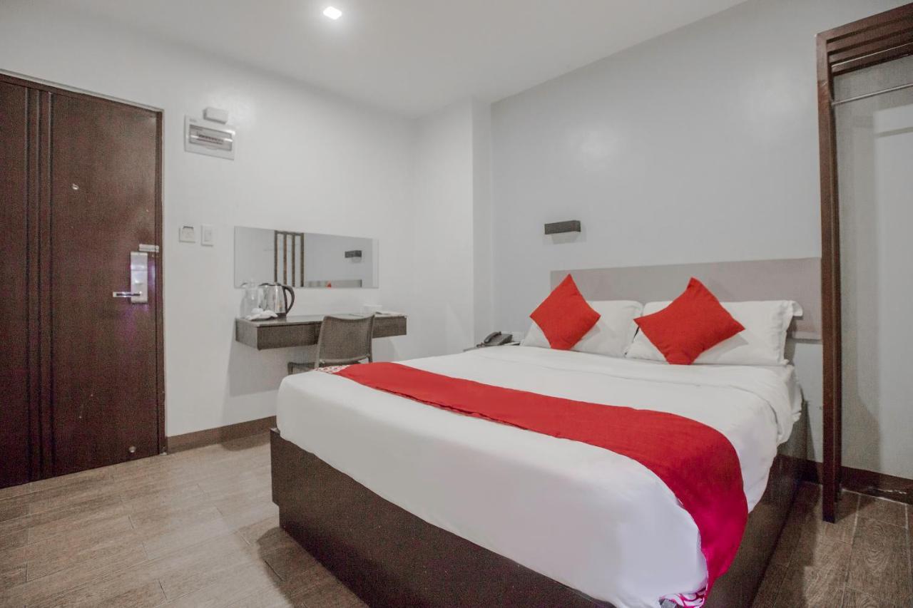 Oyo 637 Fox Hotel Quezon City Extérieur photo
