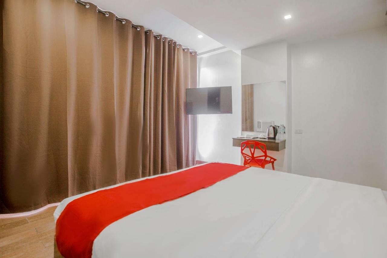 Oyo 637 Fox Hotel Quezon City Extérieur photo