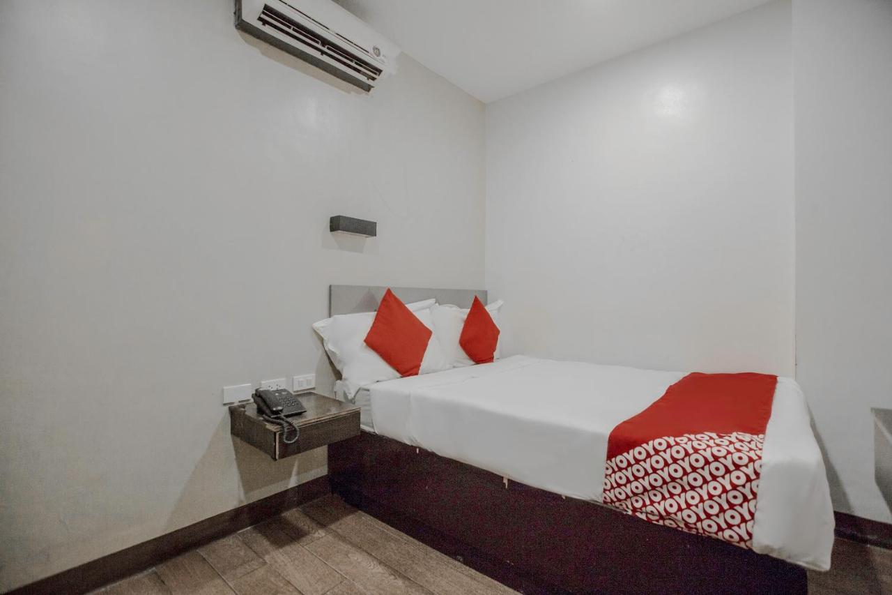 Oyo 637 Fox Hotel Quezon City Extérieur photo