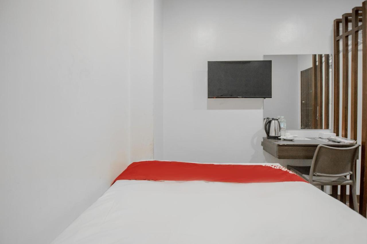 Oyo 637 Fox Hotel Quezon City Extérieur photo