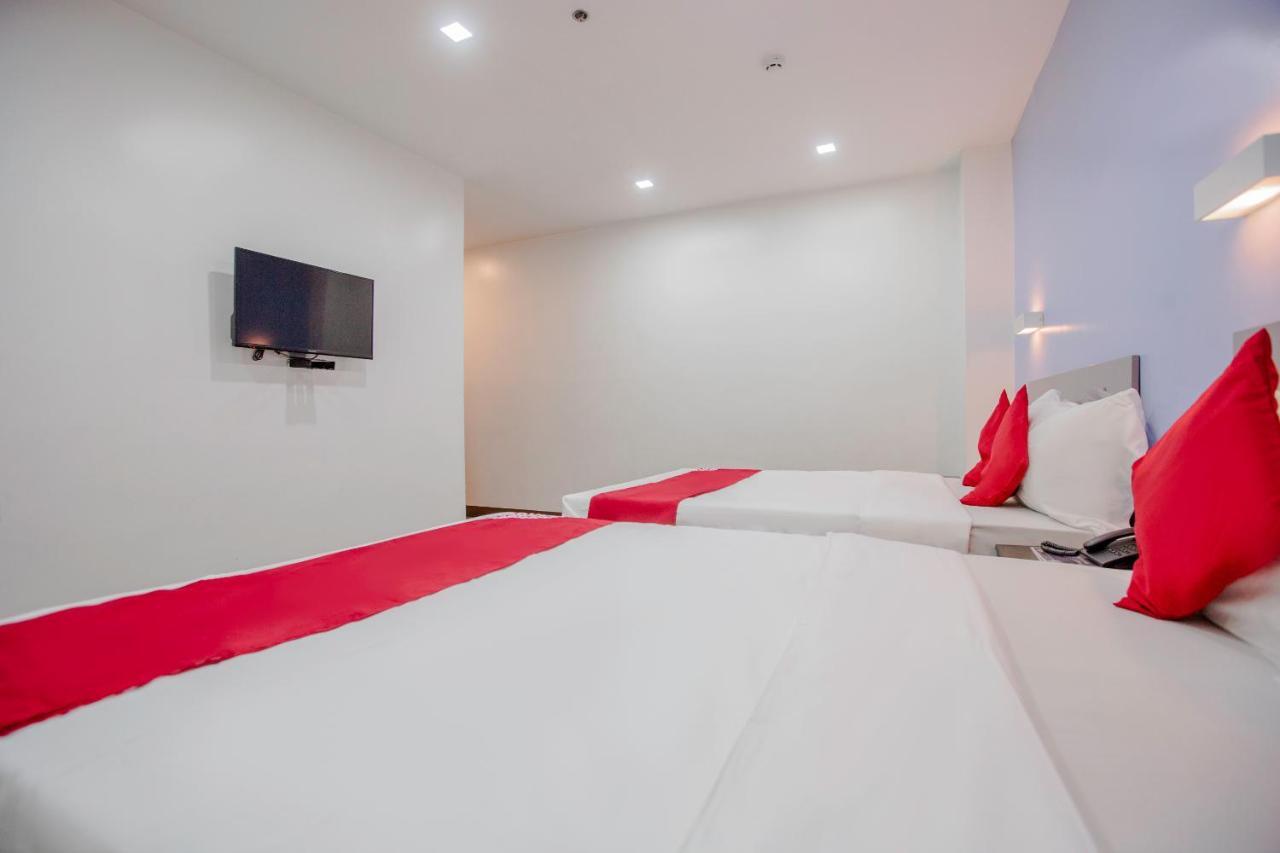 Oyo 637 Fox Hotel Quezon City Extérieur photo