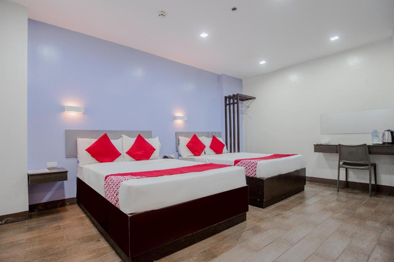 Oyo 637 Fox Hotel Quezon City Extérieur photo