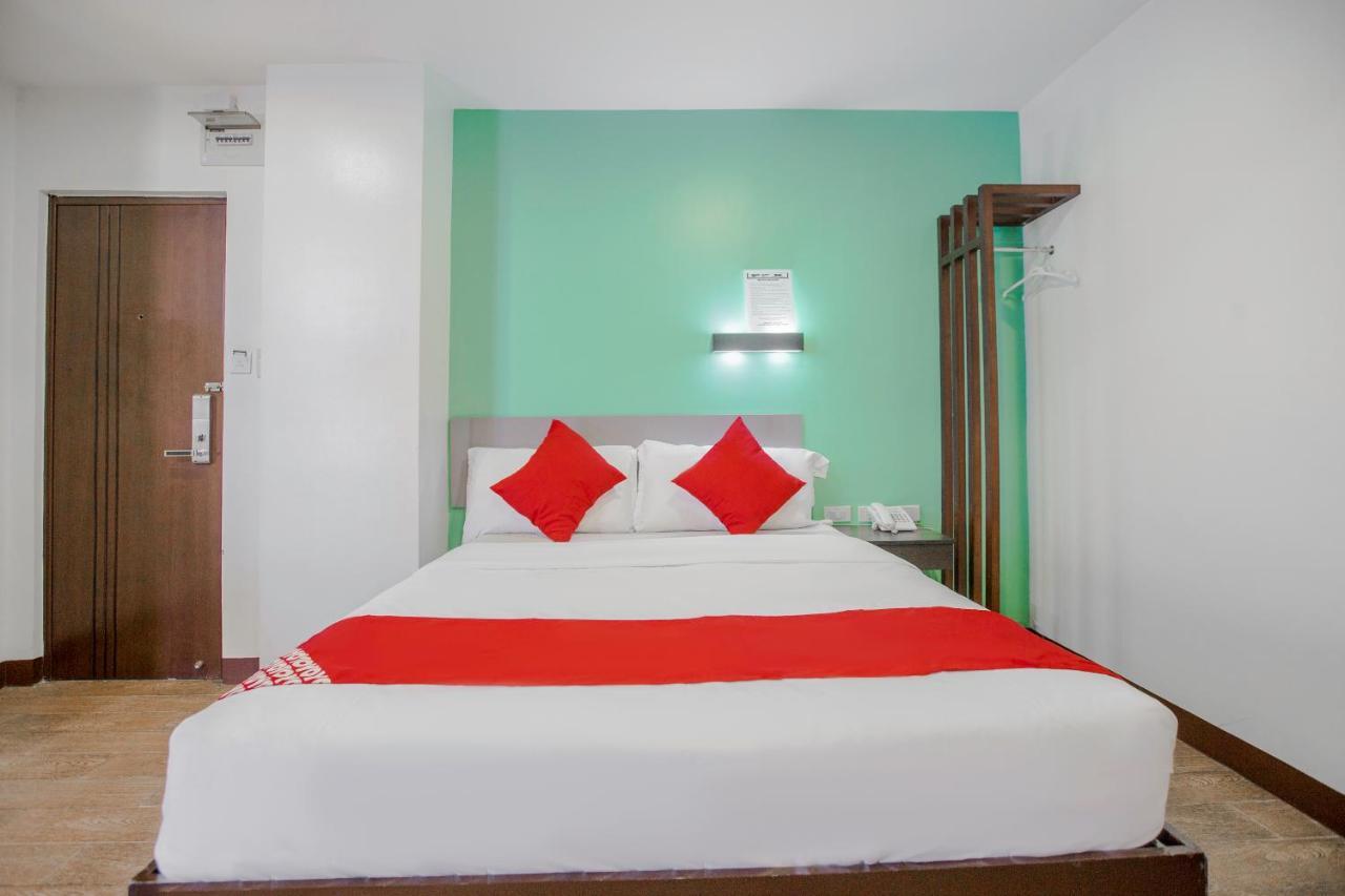 Oyo 637 Fox Hotel Quezon City Extérieur photo