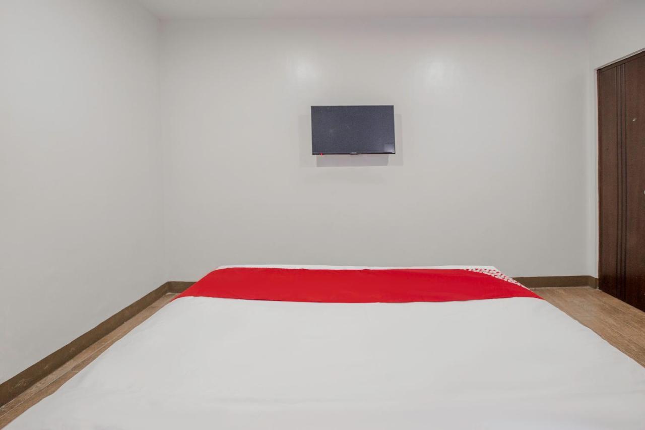 Oyo 637 Fox Hotel Quezon City Extérieur photo