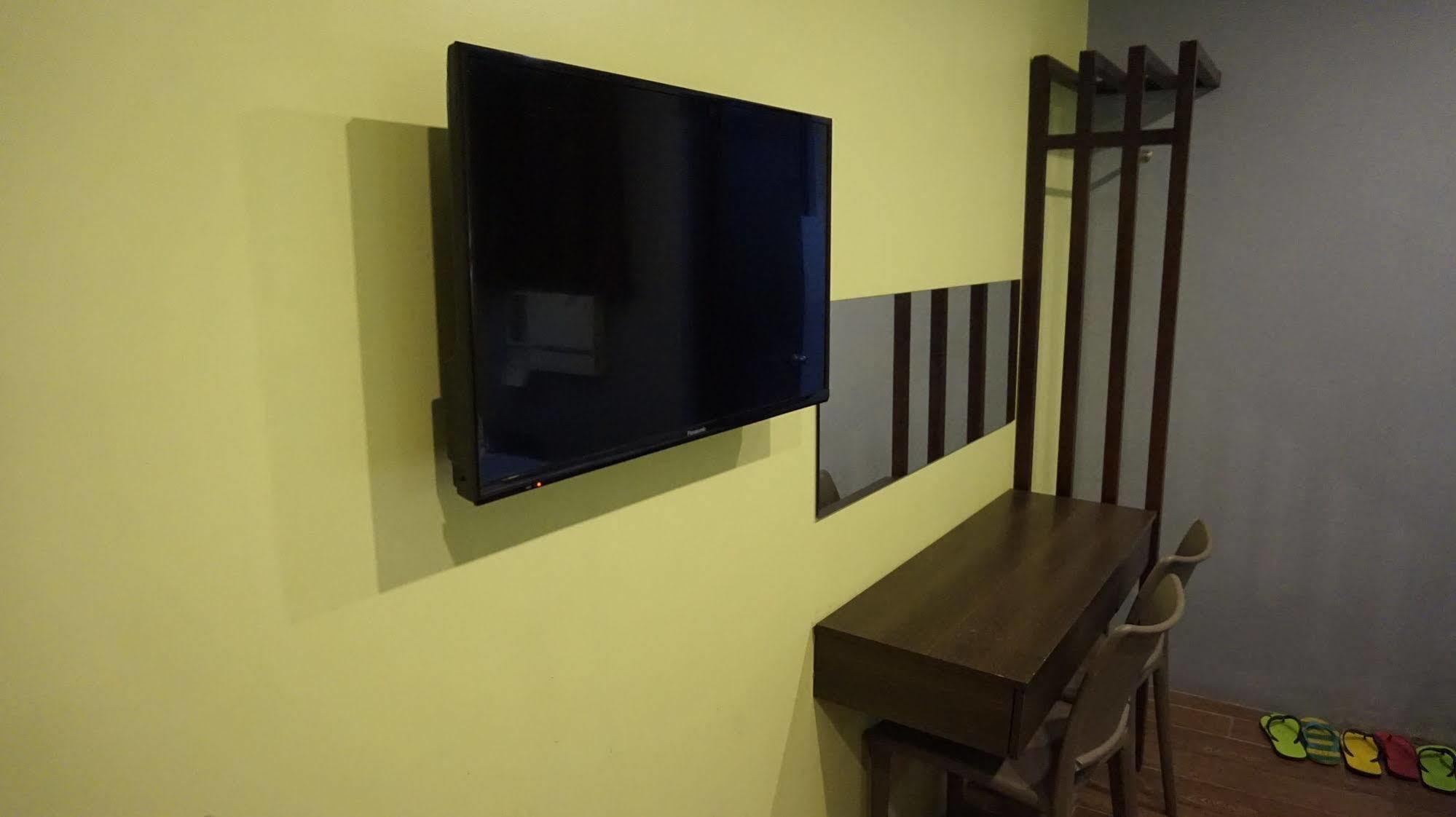 Oyo 637 Fox Hotel Quezon City Extérieur photo