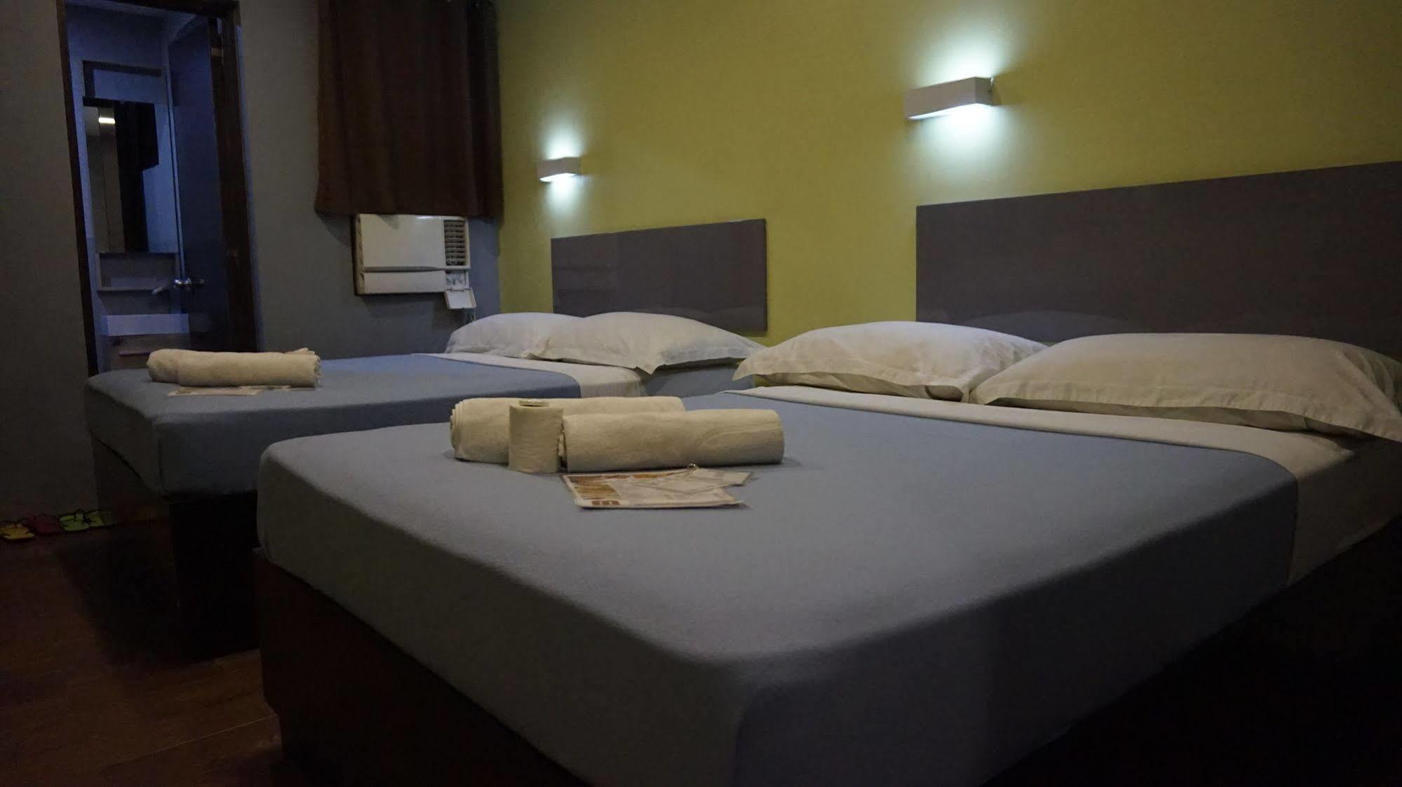 Oyo 637 Fox Hotel Quezon City Extérieur photo