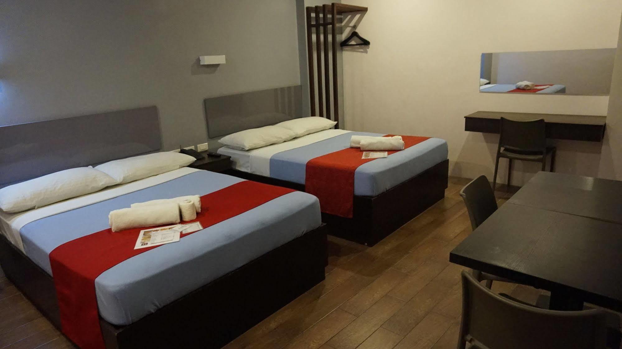 Oyo 637 Fox Hotel Quezon City Extérieur photo