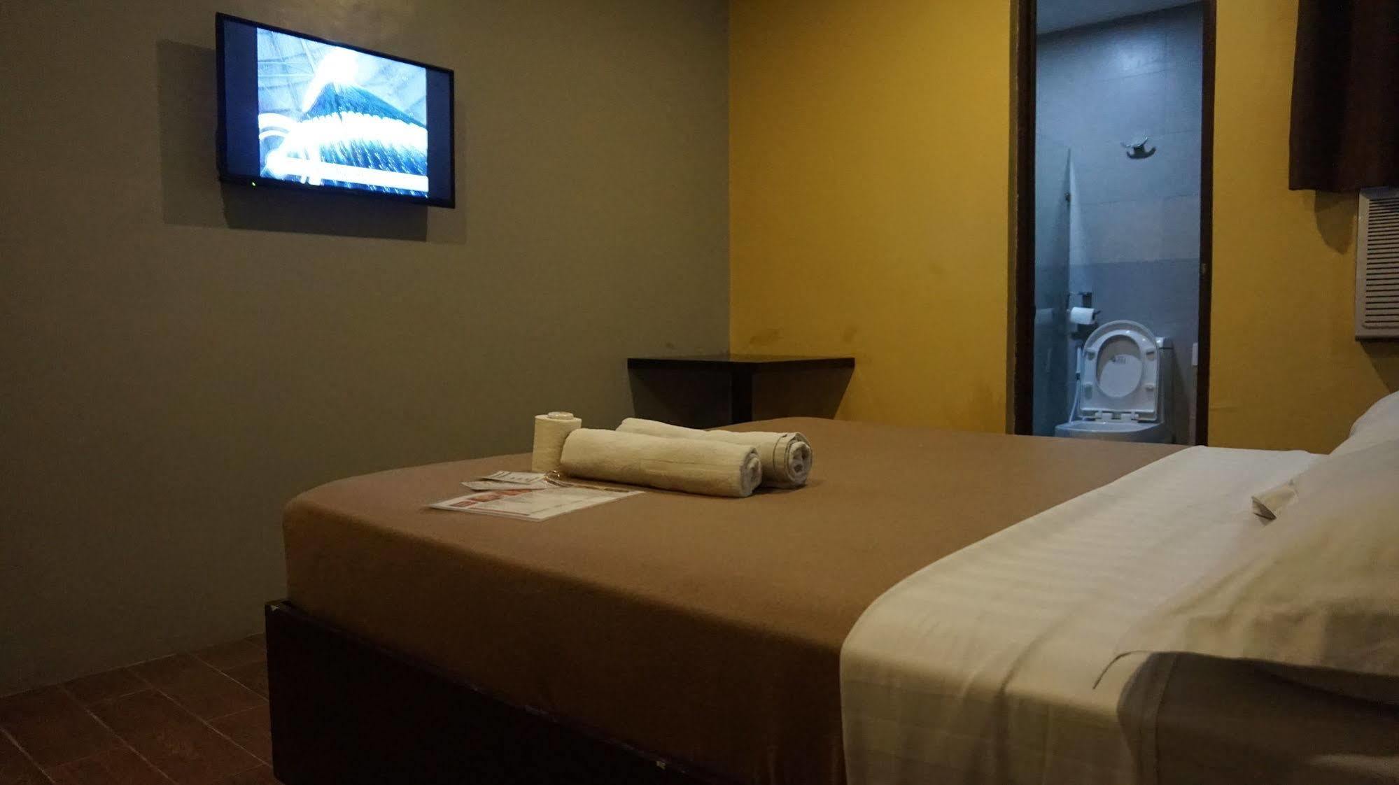 Oyo 637 Fox Hotel Quezon City Extérieur photo