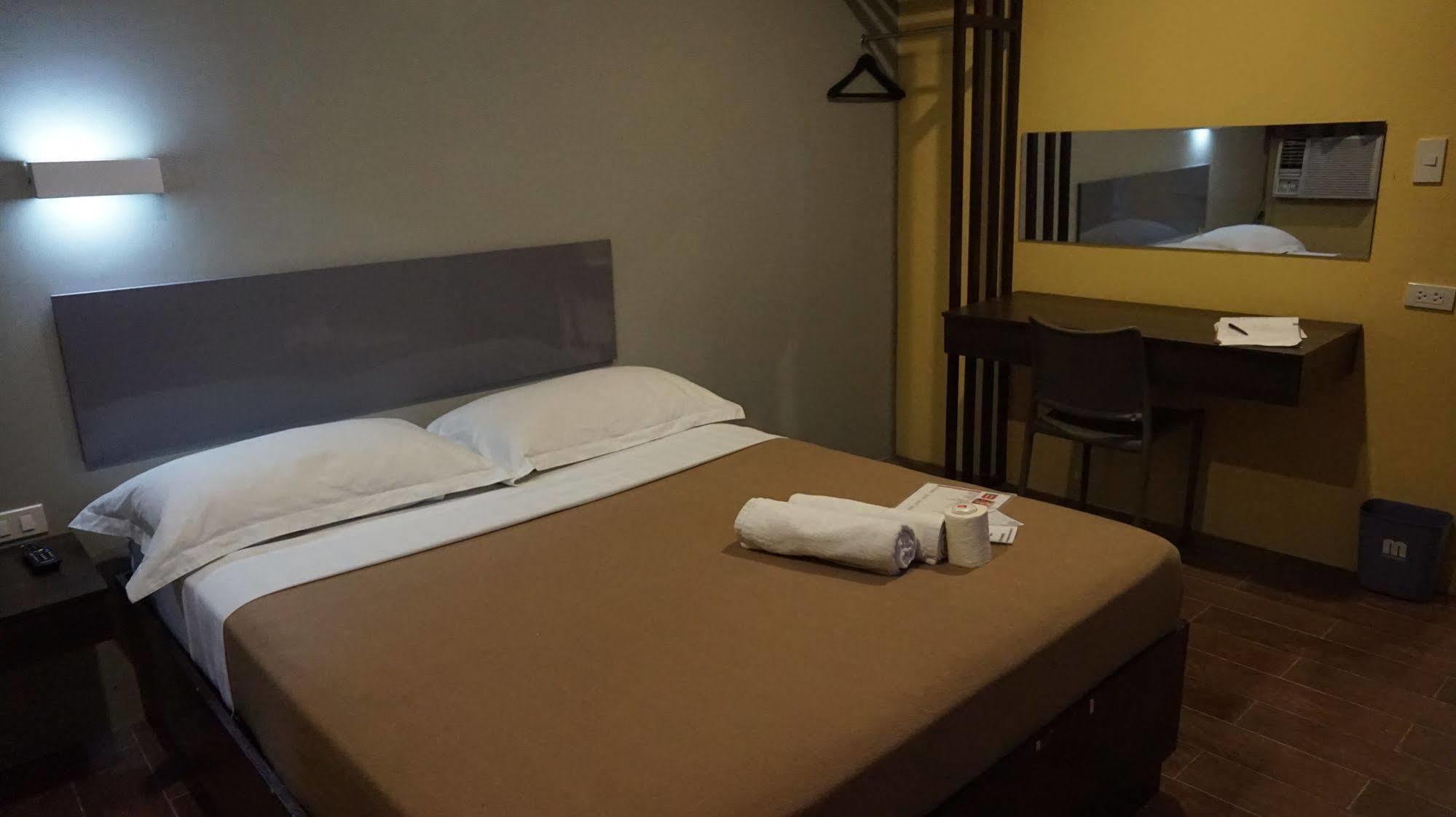 Oyo 637 Fox Hotel Quezon City Extérieur photo