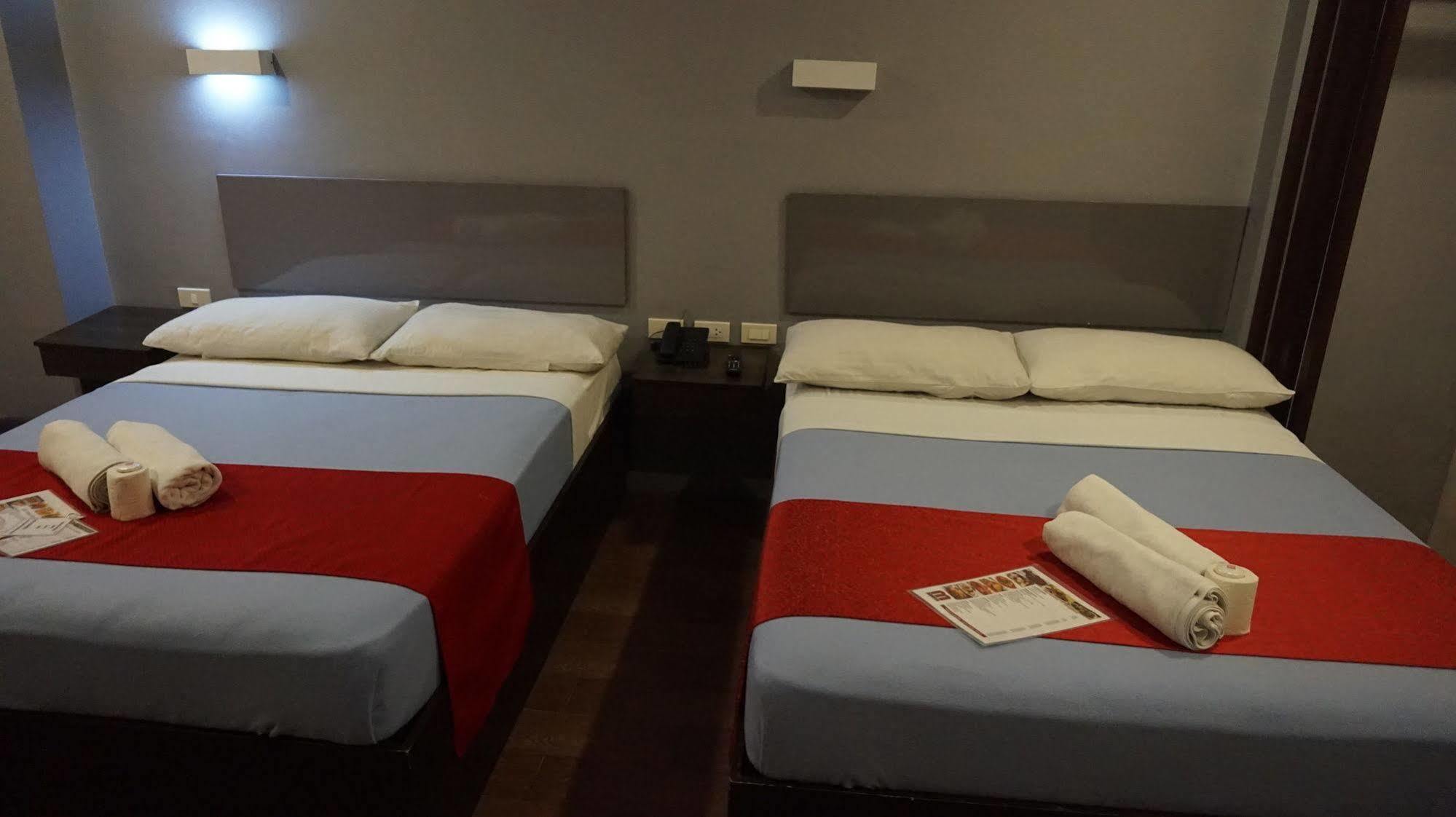 Oyo 637 Fox Hotel Quezon City Extérieur photo