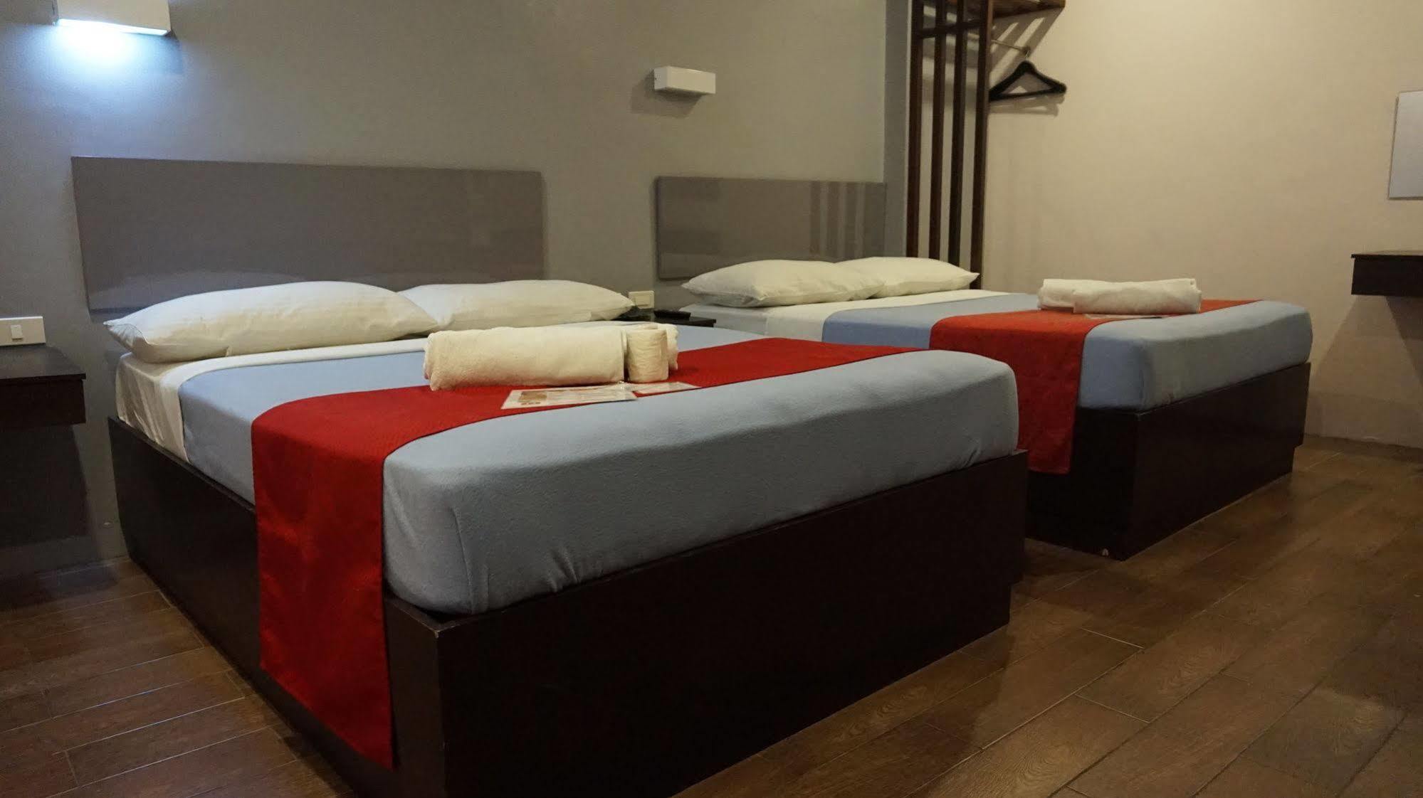 Oyo 637 Fox Hotel Quezon City Extérieur photo